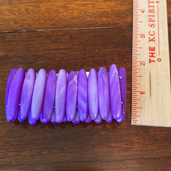 Mother of Pearl (seashells) Purple Colored Stretch Bracket - Picture 5 of 7